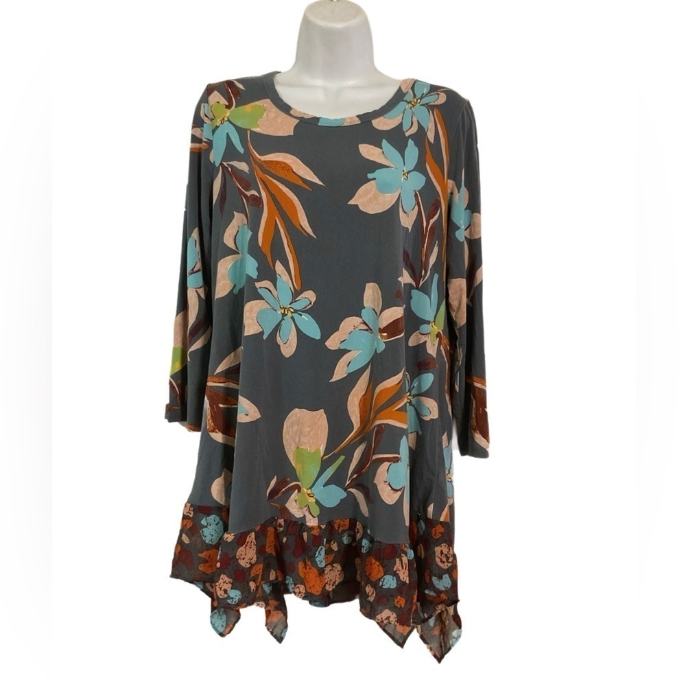 LOGO Lori Goldstein Gray Blue Floral Tunic ruffle hem Floral Gray Top
